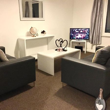 Central Spacious 2 Bedroom By Union Square Free Parking แอเบอร์ดีน ภายนอก รูปภาพ