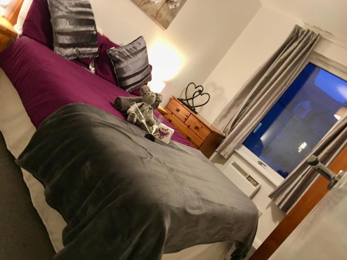 Central Spacious 2 Bedroom By Union Square Free Parking แอเบอร์ดีน ภายนอก รูปภาพ