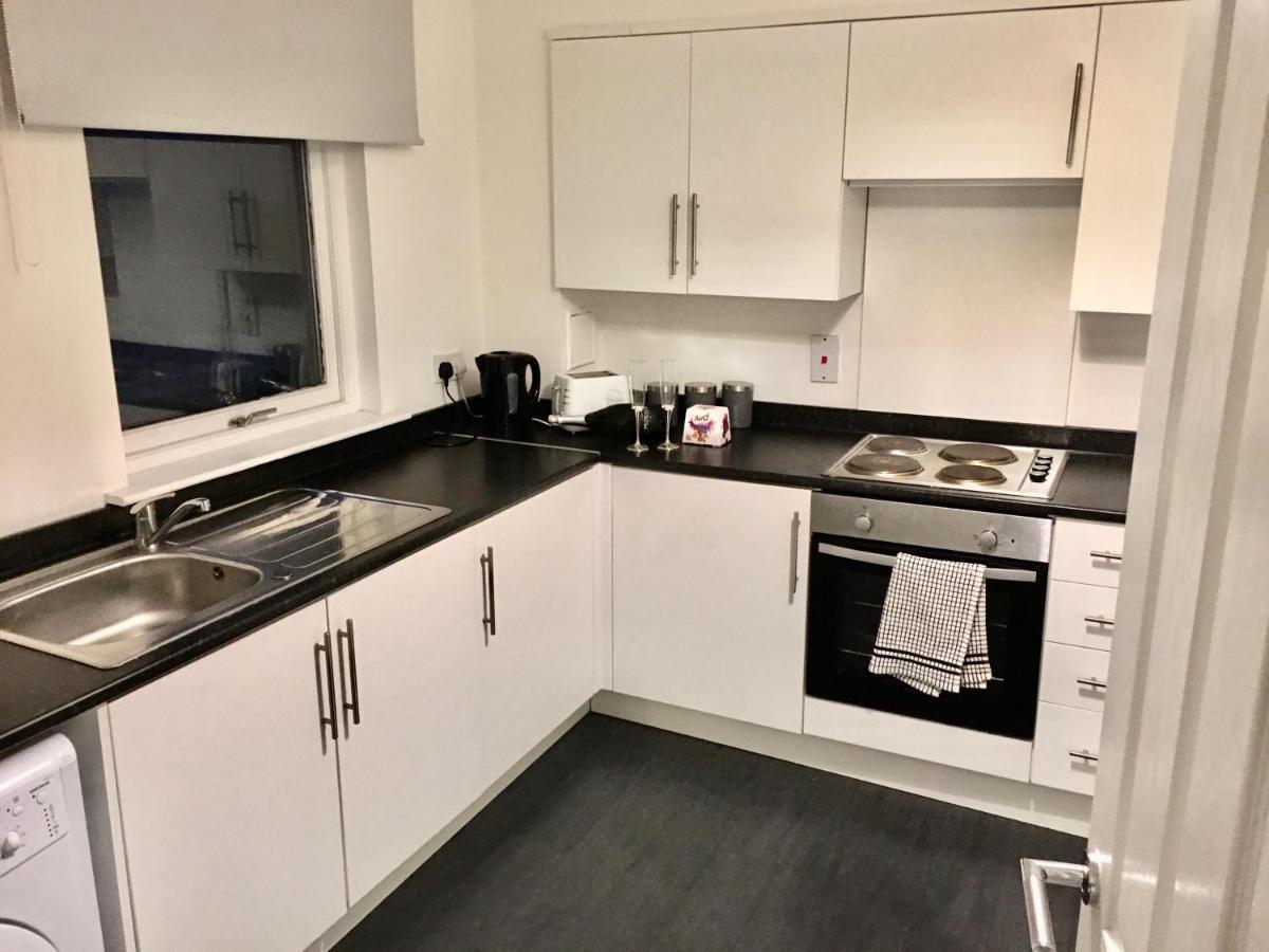 Central Spacious 2 Bedroom By Union Square Free Parking แอเบอร์ดีน ภายนอก รูปภาพ