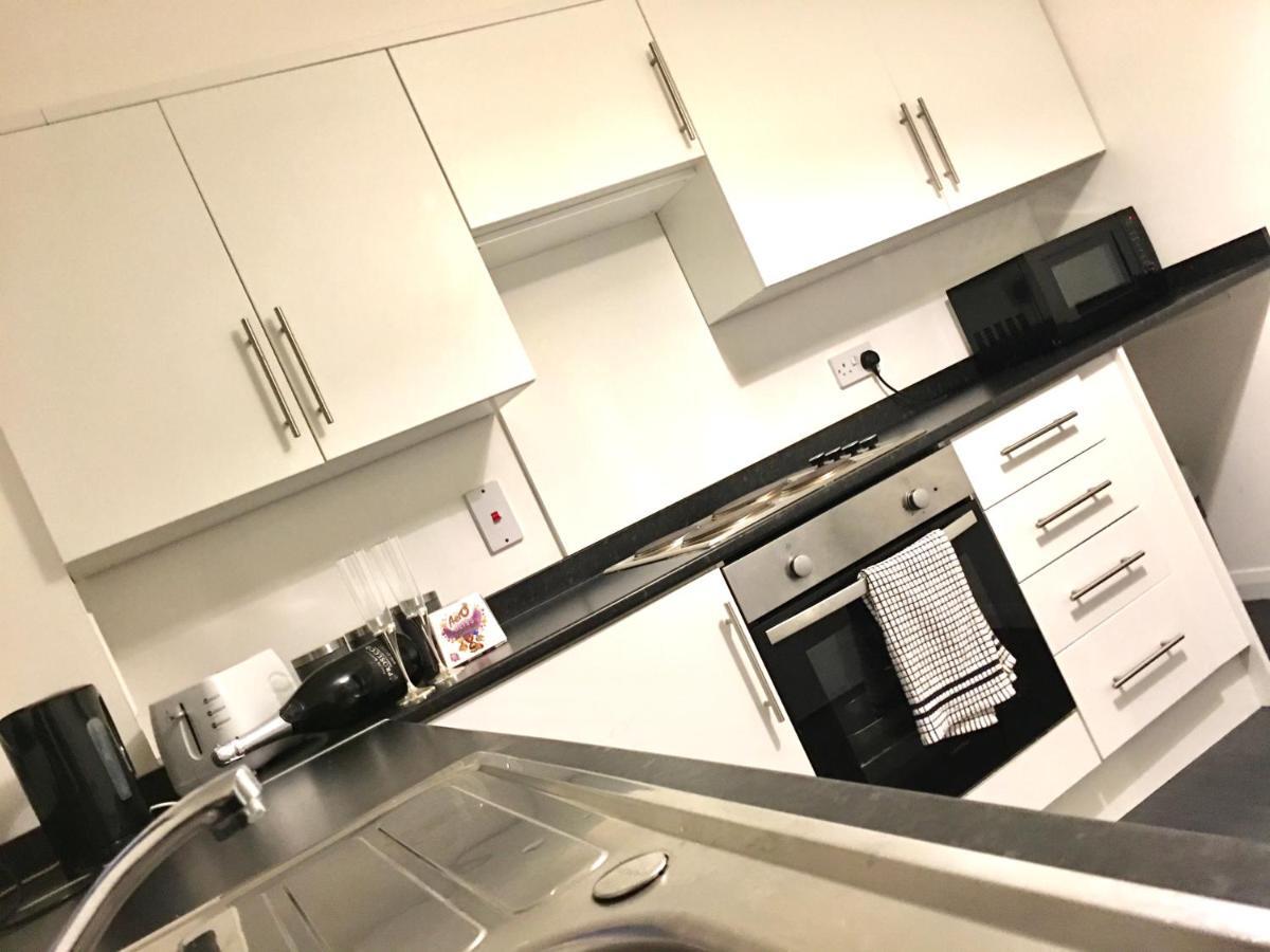 Central Spacious 2 Bedroom By Union Square Free Parking แอเบอร์ดีน ภายนอก รูปภาพ