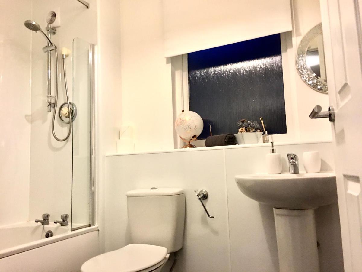 Central Spacious 2 Bedroom By Union Square Free Parking แอเบอร์ดีน ภายนอก รูปภาพ