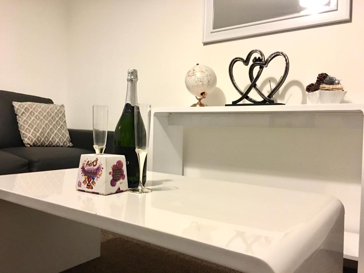 Central Spacious 2 Bedroom By Union Square Free Parking แอเบอร์ดีน ภายนอก รูปภาพ