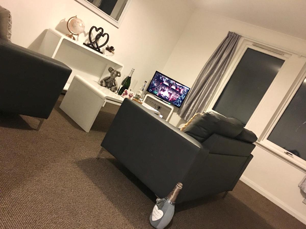 Central Spacious 2 Bedroom By Union Square Free Parking แอเบอร์ดีน ภายนอก รูปภาพ