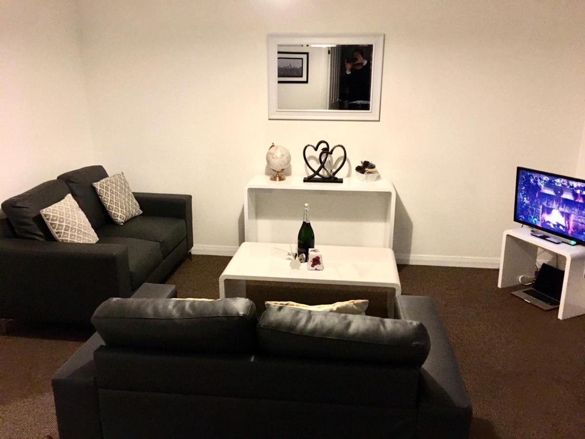 Central Spacious 2 Bedroom By Union Square Free Parking แอเบอร์ดีน ภายนอก รูปภาพ